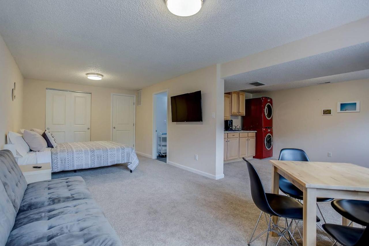 Bright & Cozy Studio Apartment In Colorado Springs Eksteriør billede
