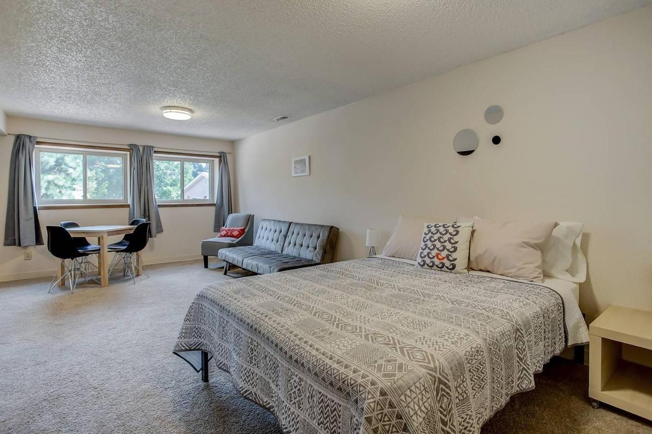 Bright & Cozy Studio Apartment In Colorado Springs Eksteriør billede